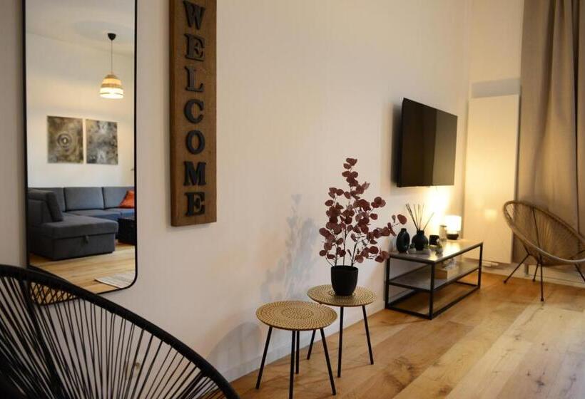 آپارتمان 1 خوابه, National City Apartments