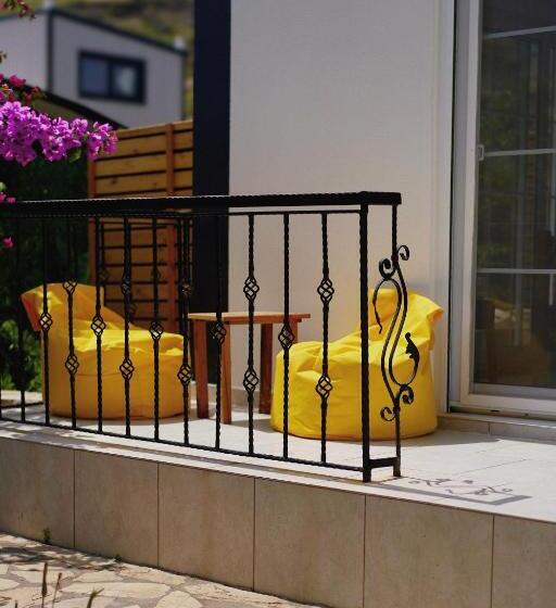 اتاق لوکس با بالکن, Lb Boutique