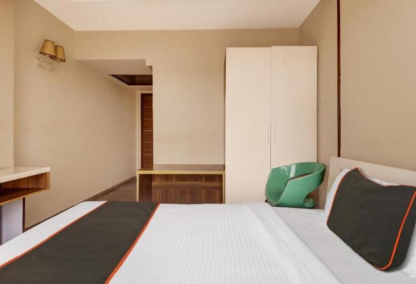 חדר קלאסי לשלושה, Kailash Inn