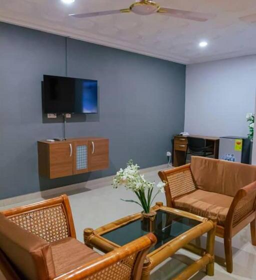 اتاق خانوادگی, Ampric Guest House And Lounge