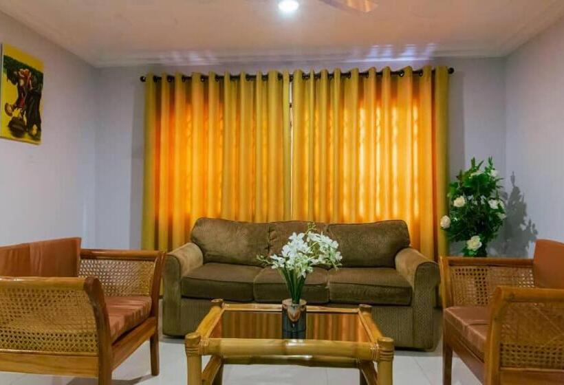 اتاق خانوادگی, Ampric Guest House And Lounge