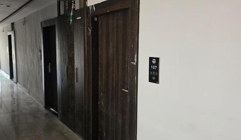 חדר אקזקיוטיב, Ashodev Residency