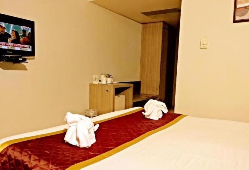 Quarto Estandar, Daaysco Oley Allo