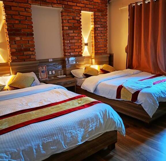 اتاق کلاسیک چهارنفره, Highway 75