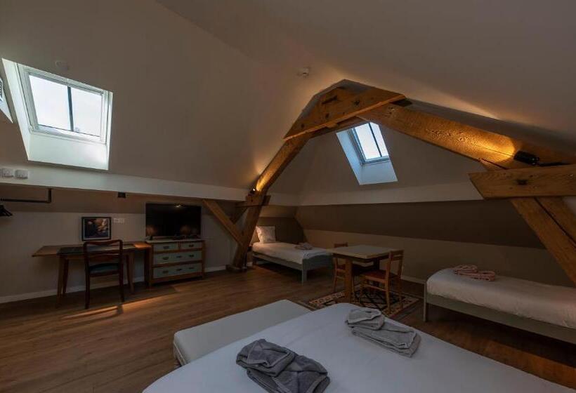 スーペリアファミリールーム, Hôtel Du Domaine Saint Loup