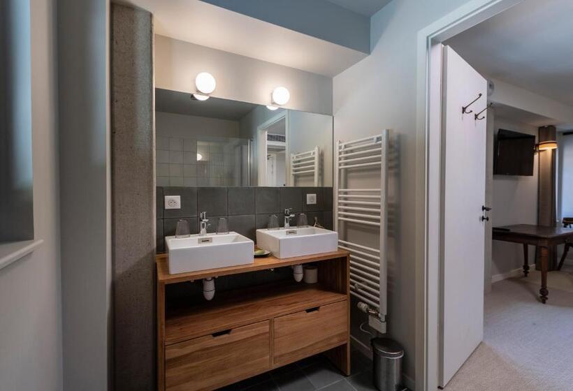 スーペリアファミリールーム, Hôtel Du Domaine Saint Loup