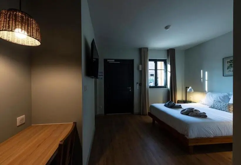 Standard-invahuone, Hôtel Du Domaine Saint Loup