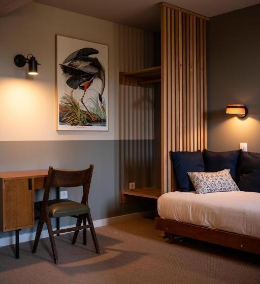 庭の見えるスタンダードトリプルルーム, Hôtel Du Domaine Saint Loup