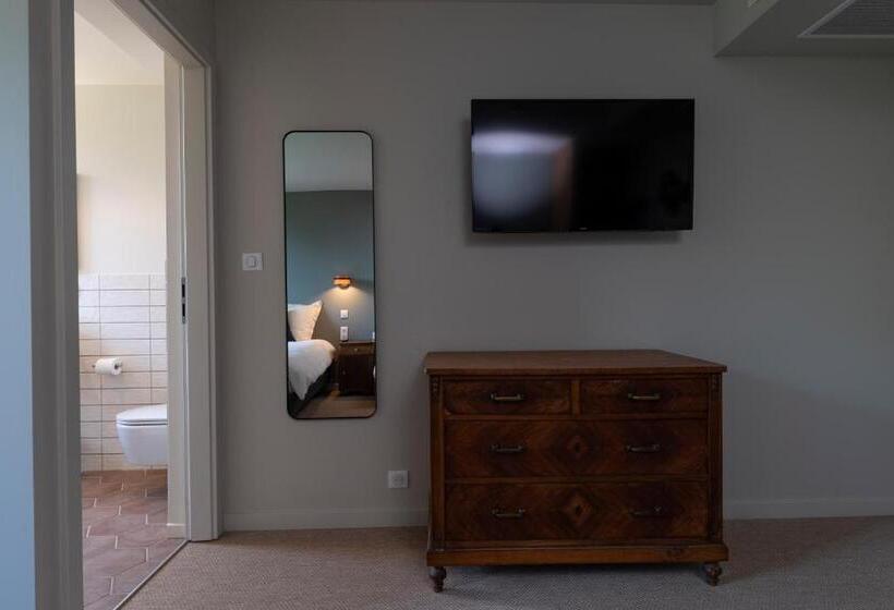 庭の見えるスタンダードトリプルルーム, Hôtel Du Domaine Saint Loup