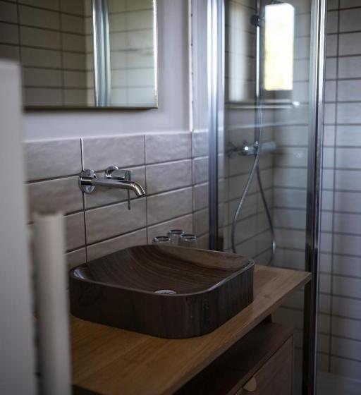 庭の見えるスタンダードトリプルルーム, Hôtel Du Domaine Saint Loup