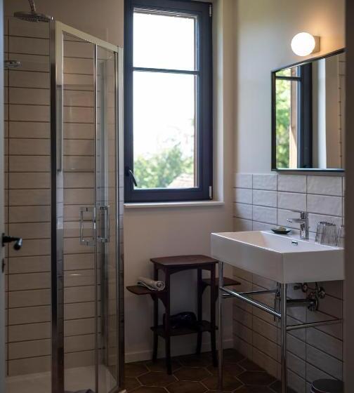 庭の見えるスタンダードトリプルルーム, Hôtel Du Domaine Saint Loup