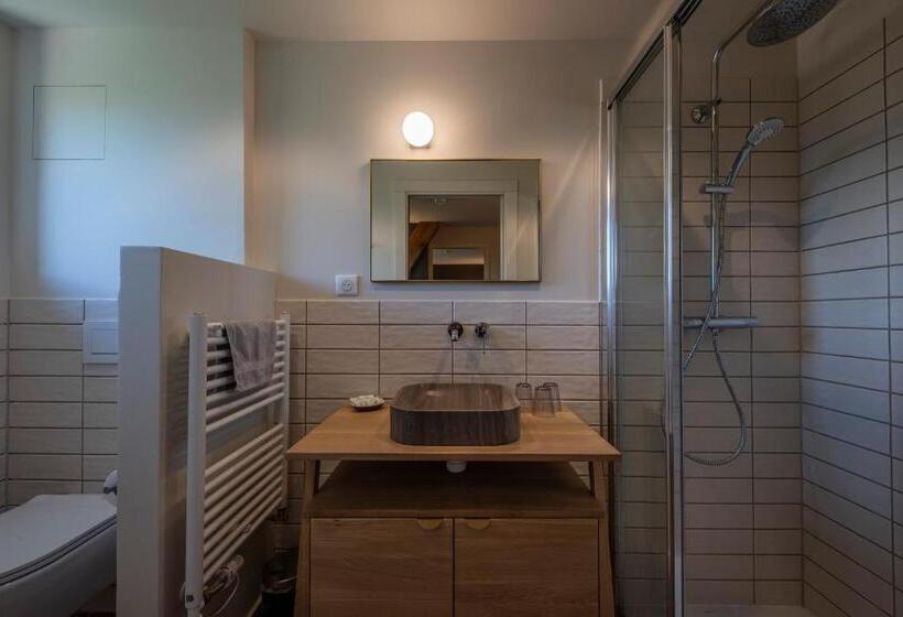 庭の見えるスタンダードトリプルルーム, Hôtel Du Domaine Saint Loup