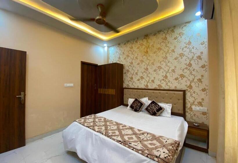 三人经典房间, Oyo N R Guest House