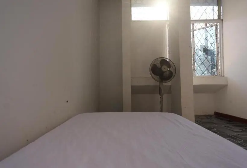 Superior Yhden Hengen Huone, Spot On 93312 Homestay Orange