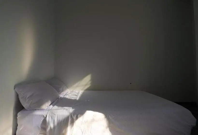 Superior Yhden Hengen Huone, Spot On 93312 Homestay Orange