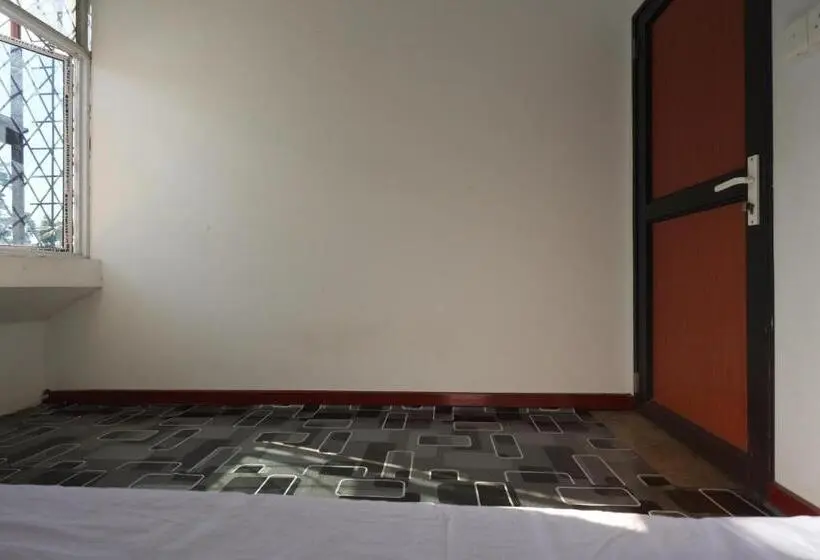 Superior Yhden Hengen Huone, Spot On 93312 Homestay Orange