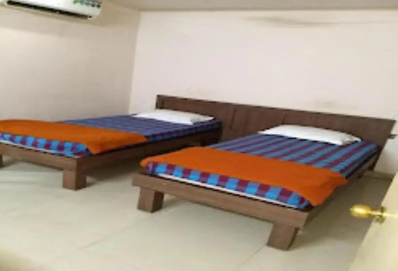 デラックスルーム, Vaibhav Telangana