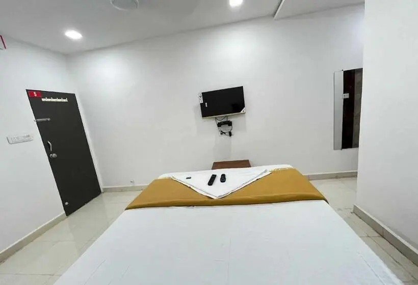Classic Kolmen Hengen Huone, Oyo Hotel Nature Peak