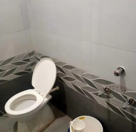 Classic Kolmen Hengen Huone, Oyo Hotel Nature Peak