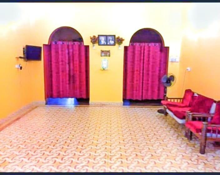 Családi Szoba, Sky Trip Maker Ashley Haven House