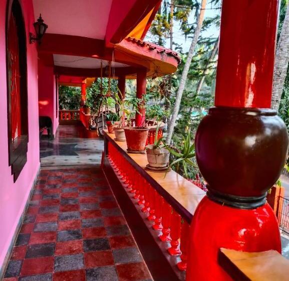 Deluxe Szoba Erkéllyel, Sky Trip Maker Ashley Haven House