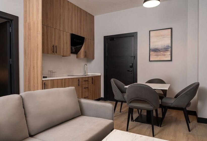 سوییت جونیور, Radisson Blu Hotel, Amman Galleria Mall