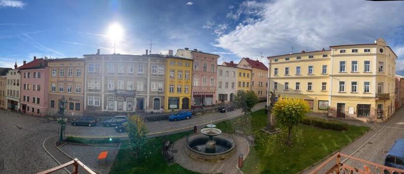 شقة غرفة نوم واحدة مزودة بشُرفة, Apartmány Malé Náměstí, Broumov