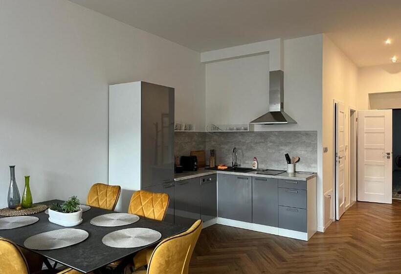 شقة غرفة نوم واحدة مزودة بشُرفة, Apartmány Malé Náměstí, Broumov