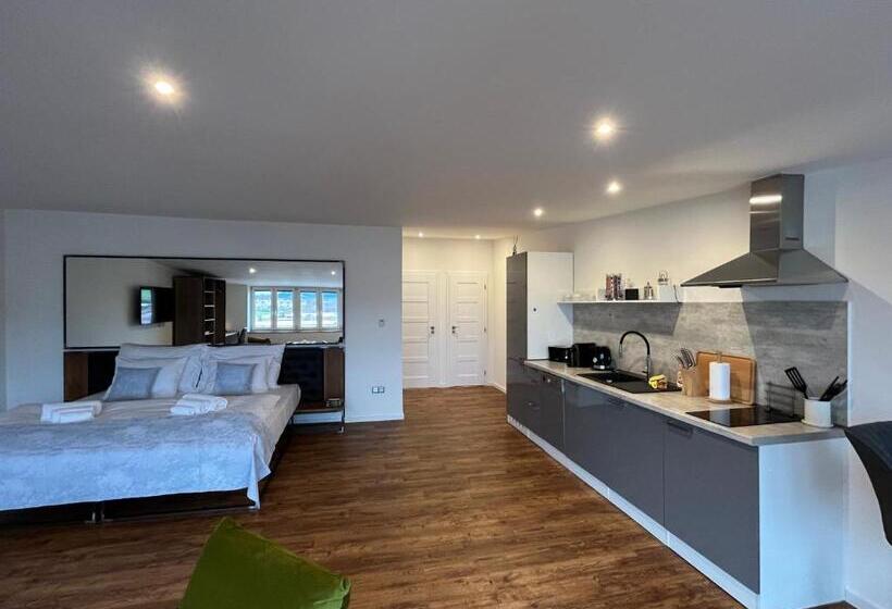 جناح مطلّ علي الجبل, Apartmány Malé Náměstí, Broumov