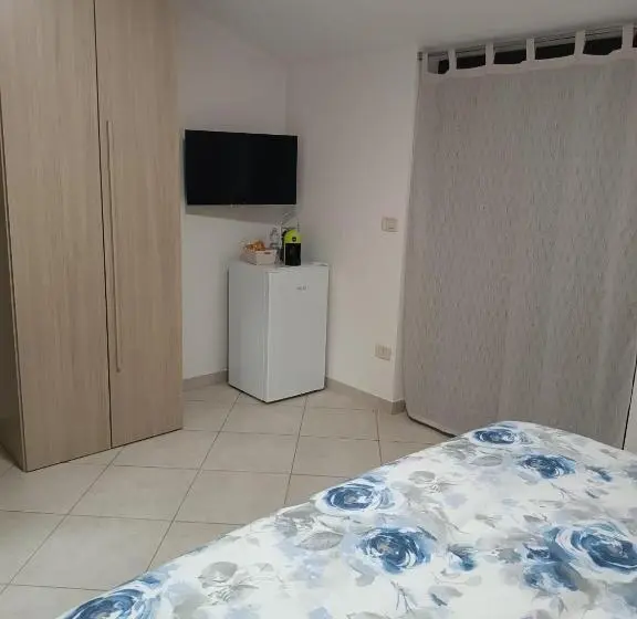 Standard-huone Terassi, B&b Le Luci Camera In Attico Super Vista Interno 2 Rose Rosa