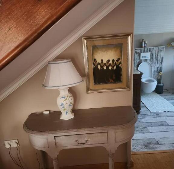 اتاق استاندارد, Stone Town Guesthouse