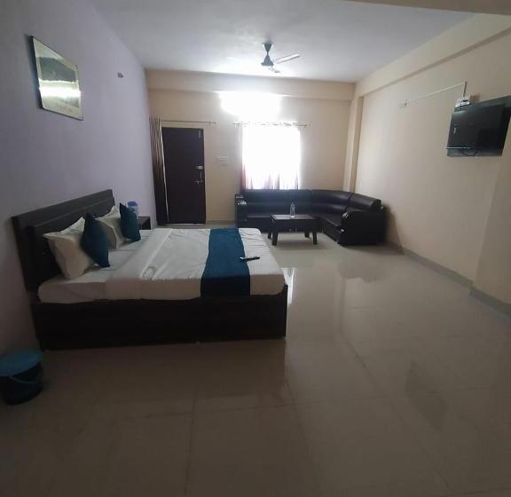 デラックスルーム, O Girdharwal Resort