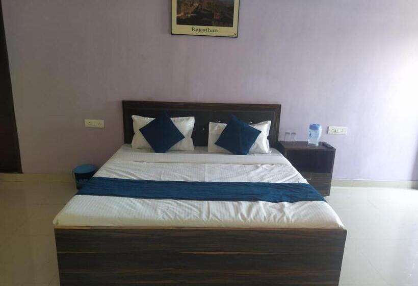 Номер Deluxe, O Girdharwal Resort