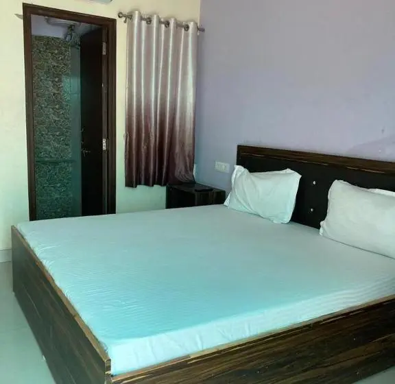 Deluxe-huone, O Girdharwal Resort