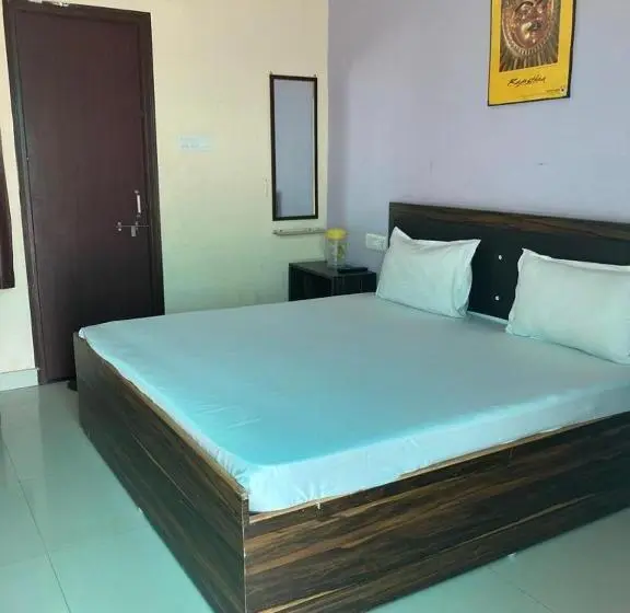 Deluxe-huone, O Girdharwal Resort