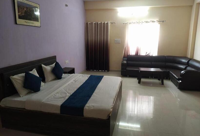 エコノミールーム, O Girdharwal Resort