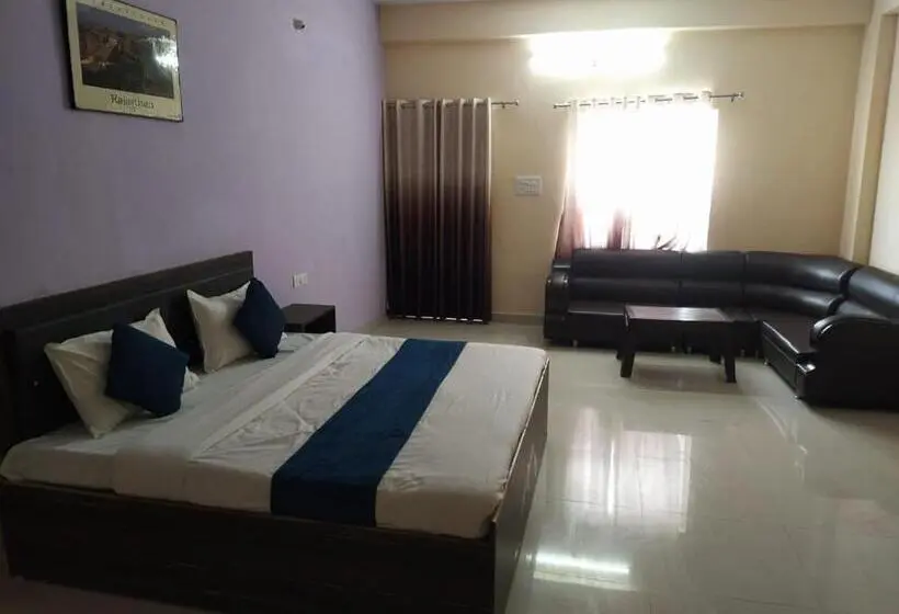 Economy-huone, O Girdharwal Resort