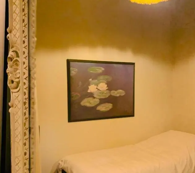 Standard Kolmen Hengen Huone, De Lotuspoort Met Mihr S B&b In De Abdij Van Bornem