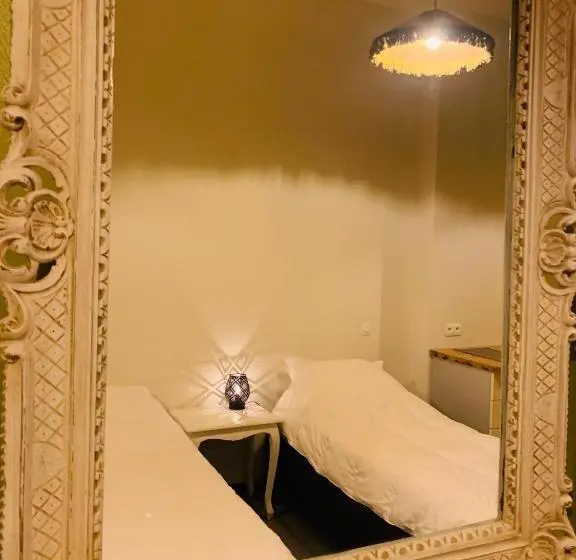 Standard Kolmen Hengen Huone, De Lotuspoort Met Mihr S B&b In De Abdij Van Bornem