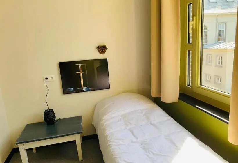 Classic Neljän Hengen Huone, De Lotuspoort Met Mihr S B&b In De Abdij Van Bornem