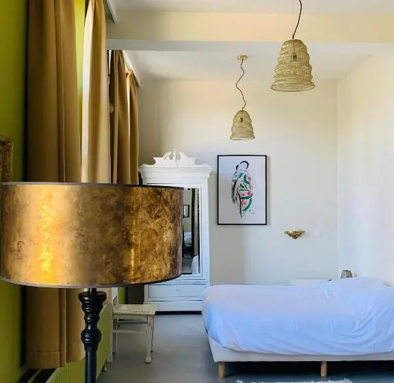 Sviitti Puutarhanäkymä, De Lotuspoort Met Mihr S B&b In De Abdij Van Bornem