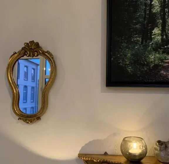 Classic Kolmen Hengen Huone, De Lotuspoort Met Mihr S B&b In De Abdij Van Bornem