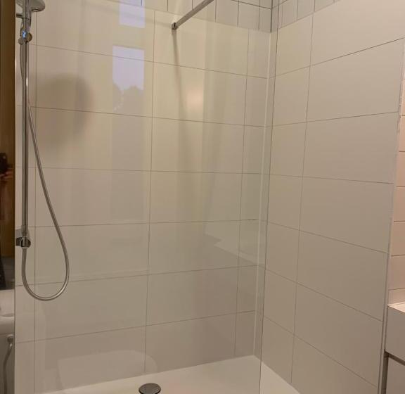 חדר קלאסי לשלושה, De Lotuspoort Met Mihr S B&b In De Abdij Van Bornem