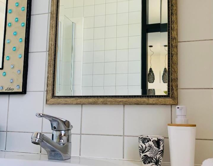 חדר קלאסי לשלושה, De Lotuspoort Met Mihr S B&b In De Abdij Van Bornem