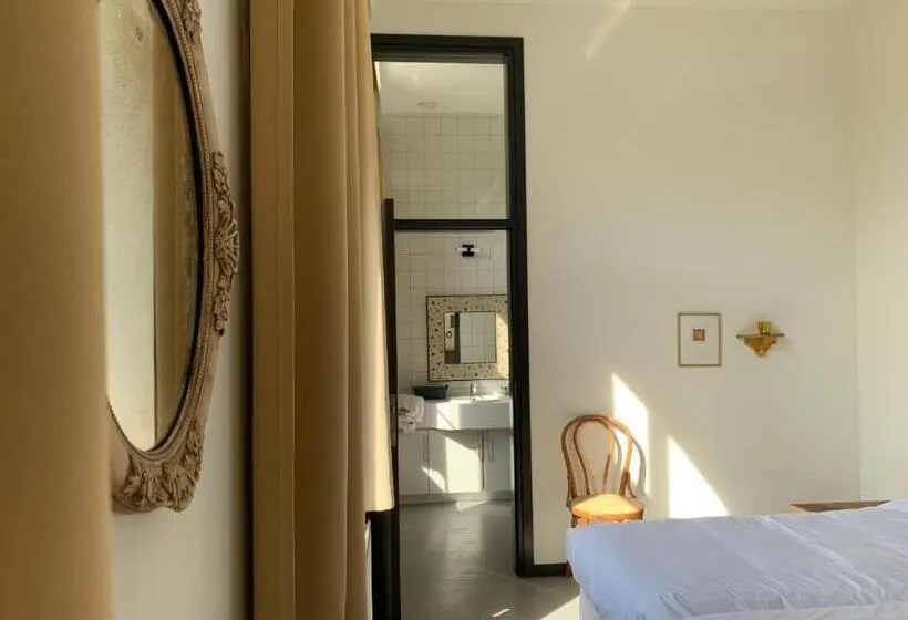 Economy-huone, De Lotuspoort Met Mihr S B&b In De Abdij Van Bornem