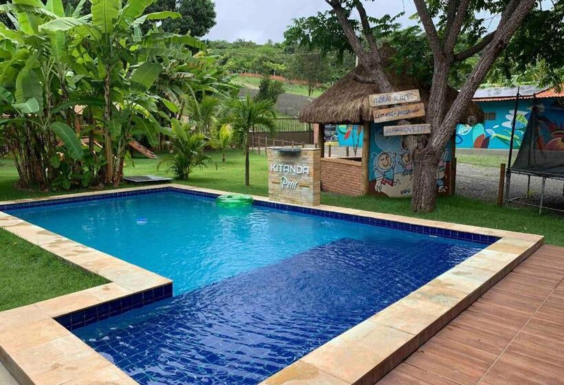 חדר סטנדרט לשלושה עם נוף לבריכה, Kitanda Petit