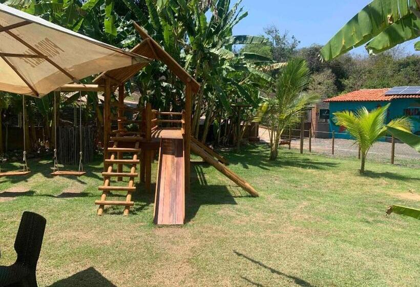 חדר סטנדרט לשלושה עם נוף לבריכה, Kitanda Petit