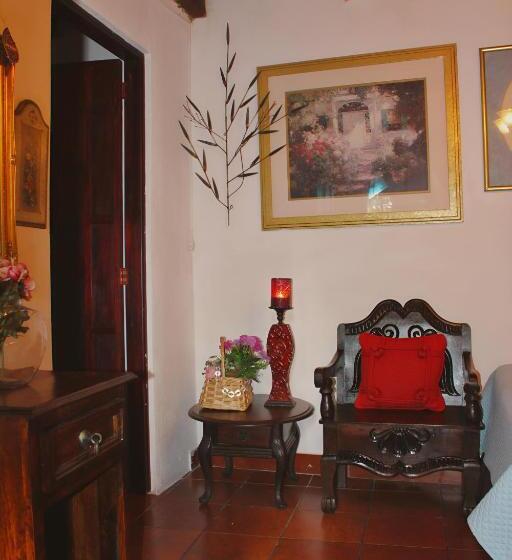 اتاق استاندارد سه نفره, Pasillo Rholyn