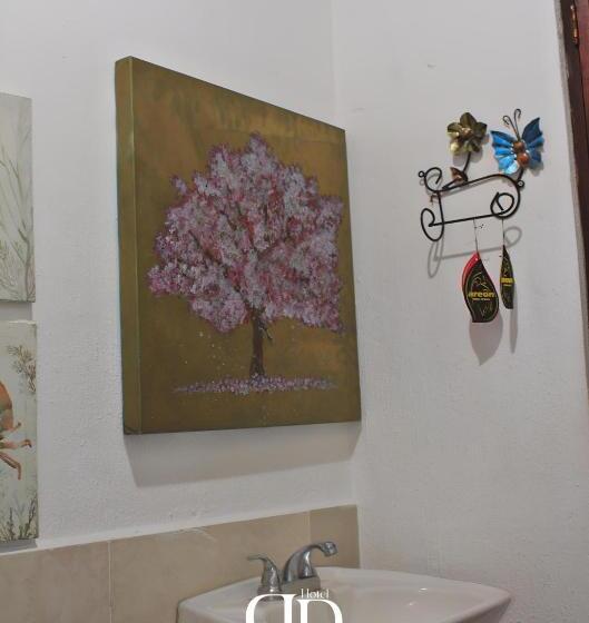 اتاق استاندارد سه نفره, Pasillo Rholyn