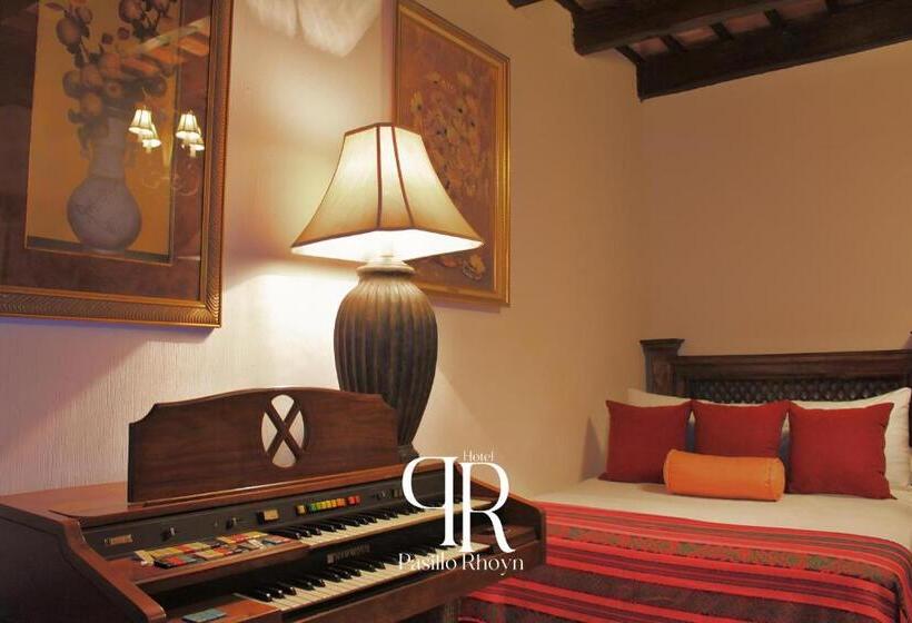 اتاق استاندارد, Pasillo Rholyn